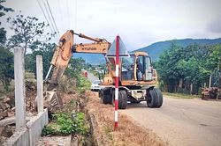 36 hộ dân xã Tơ Tung tự nguyện bàn giao mặt bằng thi công đường giao thông