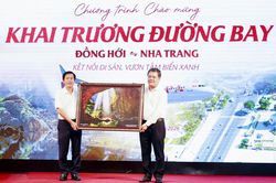 Lãnh đạo tỉnh Khánh Hòa tham dự chương trình chào mừng khai trương đường bay Đồng Hới - Cam Ranh của tỉnh Quảng Trị