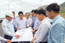 Phó Chủ tịch UBND tỉnh Lê Huyền kiểm tra thực địa 2 dự án giao thông