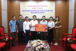 Sở Khoa học và Công nghệ trao kinh phí ủng hộ chương trình xóa nhà tạm, nhà dột nát