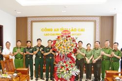 Bộ Chỉ huy Quân sự tỉnh chúc mừng Công an tỉnh nhân ngày truyền thống lực lượng Công an nhân dân