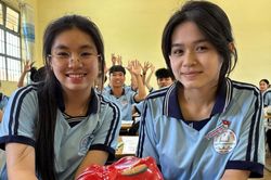 Chung một tấm lòng, hỗ trợ học sinh nghèo đến trường