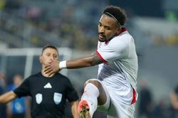 Nguyễn Xuân Son tỏa sáng giúp tuyển Việt Nam đánh bại Malaysia 2-0 ở bán kết ASEAN Cup 2026