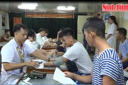 Chăm sóc sức khỏe cho quân, dân nơi đảo xa