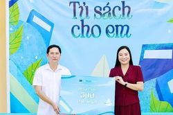 Trao tặng 1.000 đầu sách và 120 áo ấm cho học sinh xã Vân Sơn