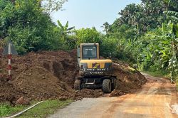 Lam Vỹ khẩn trương xử lý điểm sạt lở tại thôn Văn La