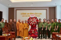 Lào Cai: Ban Trị sự GHPGVN tỉnh chúc mừng tân Giám đốc Công an tỉnh nhân Ngày truyền thống