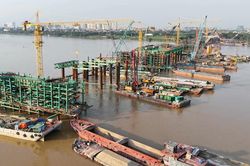 Hà Nội: Cầu Trần Hưng Đạo tăng tốc dựng vòm thép sau khi hoàn thành 100% cọc khoan nhồi