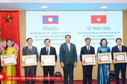 Sơn La đ&oacute;n nhận Hu&acirc;n chương cao qu&yacute; của Nh&agrave; nước L&agrave;o