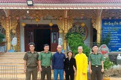 Công an phường giúp bà cụ đãng trí, đi lạc tìm được người thân