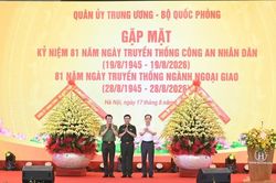 Gặp mặt kỷ niệm 81 năm Ngày truyền thống CAND và ngành Ngoại giao Việt Nam