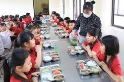 Phụ huynh sẽ được giám sát 'khay cơm' của con mỗi ngày