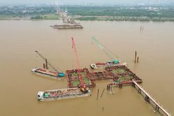 Đảm bảo tiến độ cầu Ngọc Hồi khi mực nước dâng cao