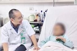 Cứu sống bé trai 6 tuổi bị cọc sắt xuyên thấu vùng bụng và tầng sinh môn