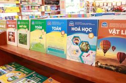Miễn ph&iacute; s&aacute;ch gi&aacute;o khoa: Hướng đến một nền gi&aacute;o dục c&ocirc;ng bằng v&agrave; bền vững