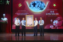 Phường Đống Đa công diễn chương trình nghệ thuật 'Bác Hồ - Hai tiếng thiêng liêng'