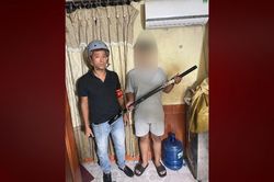 Nam thanh niên 17 tuổi cất giấu nhiều vũ khí thô sơ