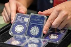 Gi&aacute; bạc ng&agrave;y 17/8: Bạc thế giới tăng mạnh, bạc trong nước đi l&ecirc;n