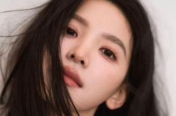 Chương Nhược Nam khoe vẻ dịu dàng, cuốn hút trong thiết kế trễ vai