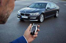 Chìa khóa thông minh hết pin, đừng vội gọi cứu hộ: Đây là cách mở cửa và nổ máy xe ô tô