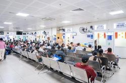 Bệnh viện Chợ Rẫy cảnh báo 'dịch vụ' bốc số nhỏ, khám bệnh nhanh trên MXH