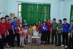 Ngày hè tình nguyện vì đàn em thân yêu
