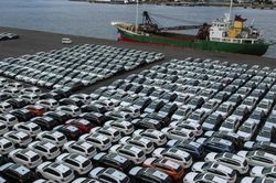 Ô tô Nhật Bản trước cú đánh kép từ chiến tranh Iran và đồng yên