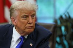 Tổng thống Trump dọa ném bom đồng minh Oman