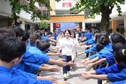 Thi vào lớp 10: Giảm áp lực không chỉ là giảm môn thi
