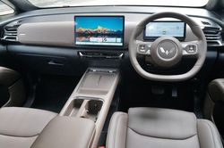 Kích cỡ ngang Hyundai Custin, MPV điện 7 chỗ giá 750 triệu đồng tại Việt Nam chạy tới 500km/lần sạc