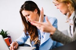 Hạnh phúc của phụ nữ không nằm ở việc cố làm hài lòng tất cả: Buông bỏ 2 điều này càng sớm càng sống nhẹ lòng