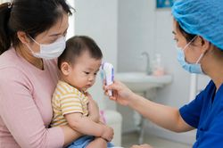 Hiểu đúng về phản ứng sau tiêm vaccine: Khi nào bình thường, khi nào cần đi khám?