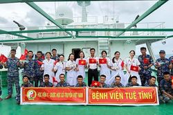 Thầy thuốc Y học cổ truyền góp sức chăm sóc sức khỏe cho quân, dân Trường Sa