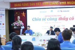 'Chia sẻ cùng thầy cô' để lớp học vùng khó reo vui