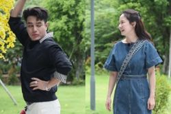 L&ecirc; Dương Bảo L&acirc;m gặp 'mợ ngố' Song Ji Hyo: 'Bắt s&oacute;ng' bằng ng&ocirc;n ngữ h&igrave;nh thể