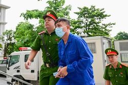 O &eacute;p khiến doanh nghiệp phải đưa tiền, cựu Thứ trưởng v&agrave; thuộc cấp hầu t&ograve;a