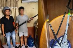 Bị tổ công tác 141 kiểm tra, nam thanh niên lộ nhiều hung khí tại nơi ở