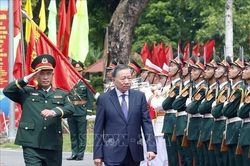 Tổng B&iacute; thư, Chủ tịch nước T&ocirc; L&acirc;m, B&iacute; thư Qu&acirc;n uỷ Trung ương thăm, l&agrave;m việc với Sư đo&agrave;n bộ binh cơ giới 308