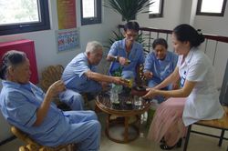 Chăm sóc người cao tuổi ban ngày ở Tây Hồ - Kỳ 1: Một ngày ở số 14 Quảng An