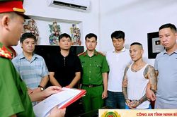 Bắt 'giang hồ mạng' thường xuy&ecirc;n livestream x&uacute;c phạm c&aacute;n bộ v&agrave; cơ quan chức năng