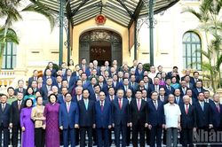 Góp phần củng cố đoàn kết, trao truyền bản lĩnh, trí tuệ, văn hóa lãnh đạo cho các thế hệ