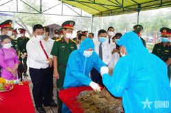 C&agrave; Mau: Khai quật, lấy mẫu sinh phẩm h&agrave;i cốt liệt sĩ tại Nghĩa trang liệt sĩ U Minh