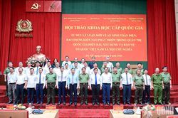 L&agrave;m r&otilde; tư duy l&yacute; luận mới về an ninh to&agrave;n diện, bao tr&ugrave;m, kiến tạo ph&aacute;t triển