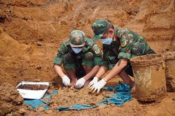 Ph&aacute;t hiện v&agrave; quy tập 3 bộ h&agrave;i cốt liệt sĩ tại x&atilde; Thường T&acirc;n (TP Hồ Ch&iacute; Minh)