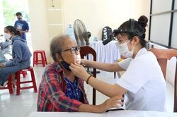 Đẩy nhanh tiến độ kh&aacute;m sức khỏe miễn ph&iacute; cho người d&acirc;n