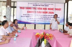 Văn nghệ sĩ Kh&aacute;nh H&ograve;a dự Trại s&aacute;ng t&aacute;c chuy&ecirc;n s&acirc;u