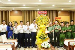 Bí thư Thành ủy Lê Ngọc Quang thăm, chúc mừng Công an thành phố nhân Ngày truyền thống