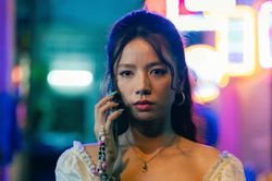 Cuộc sống của nữ diễn vi&ecirc;n c&oacute; phim ăn kh&aacute;ch nhất lịch sử m&agrave;n ảnh Việt 'Mưa đỏ' Hạ Anh thay đổi ra sao?
