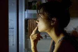 Hãy cẩn trọng với 'Hội chứng ăn đêm'