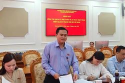 &Aacute;p lực kiểm so&aacute;t an to&agrave;n thực phẩm với thức ăn đường phố, bữa ăn học đường